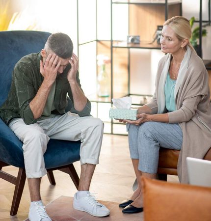 blonde-haired-psychoanalyst-listening-to-her-young-2023-11-27-05-30-06-5LNUVHA.jpg